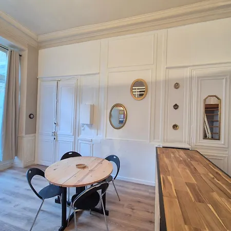 Centre Historique Le Brinon רואן