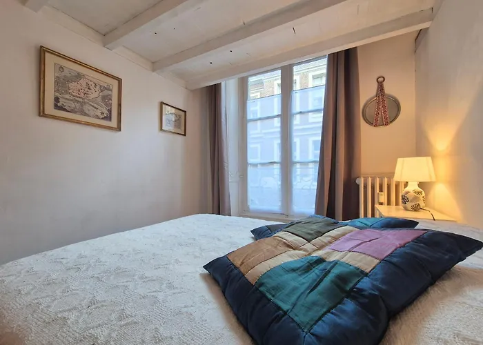 Centre Historique Le Brinon דירה