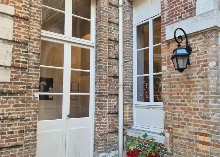 Centre Historique Le Brinon רואן